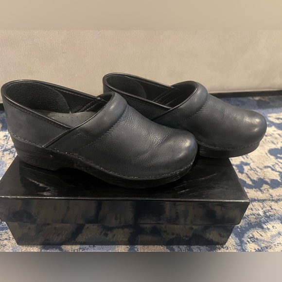 Woman’s Dansko Clogs Blueberry Oiled Leather Professional Clog Size 38 - Picture 2 of 8